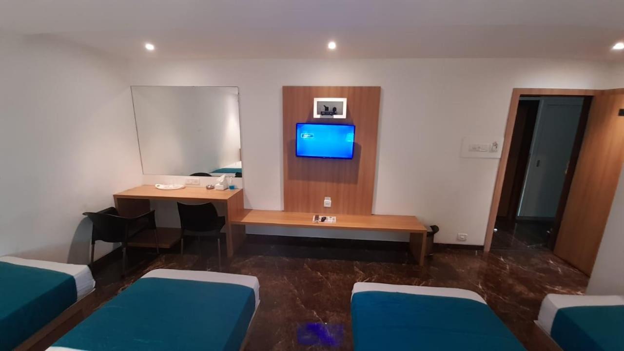 Hotel Royal Oak Navi Mumbai-Stz 1002 — Photos 1